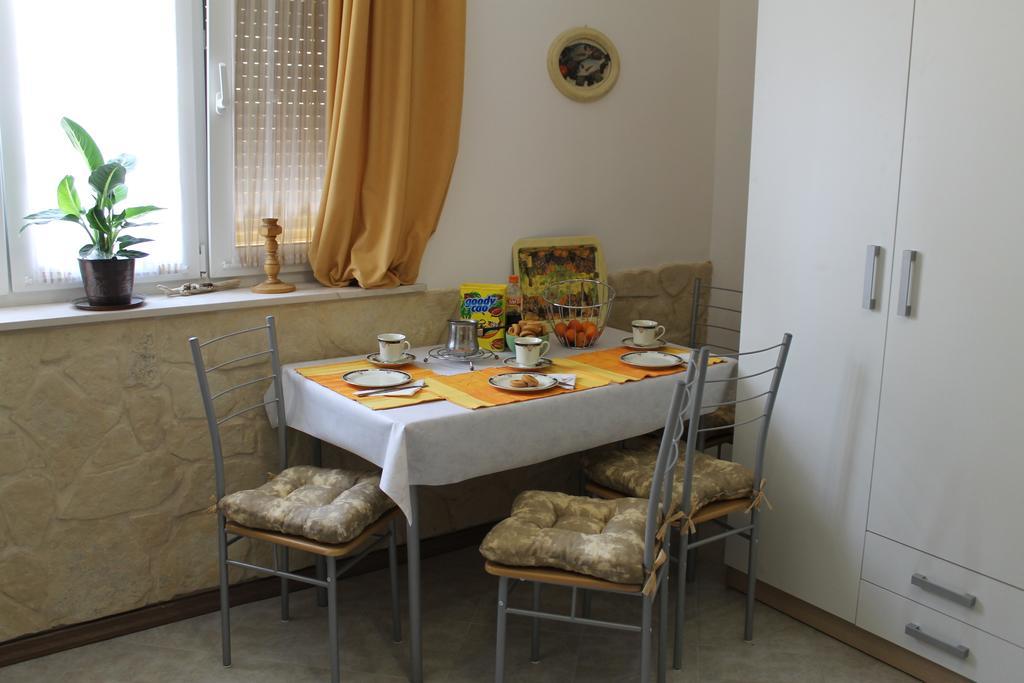 Apartment Devivi Adris スプリト 部屋 写真